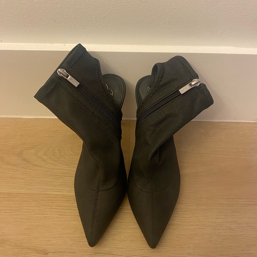 Jewel Badgley Mischka Sleek Black Ankle Boots with Side Zipper